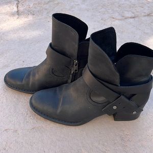 UGG Elora Black Leather Ankle Boots